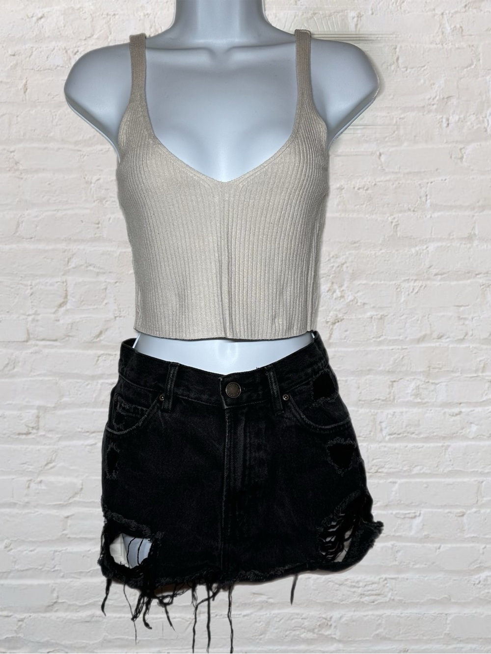 Pull & Bear Summer Bundle Black Distressed Fringe Shorts & Cream Tank US 6 & M